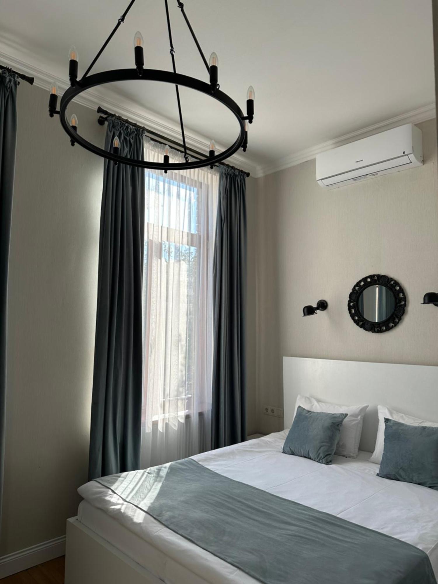 Hotel Ticiani 13 쿠타이시 외부 사진