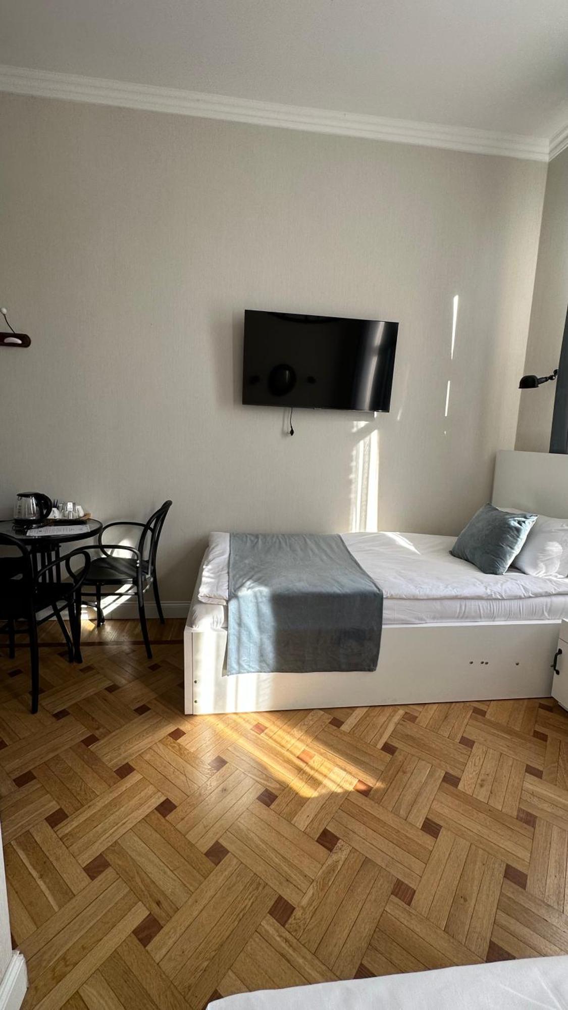 Hotel Ticiani 13 쿠타이시 외부 사진