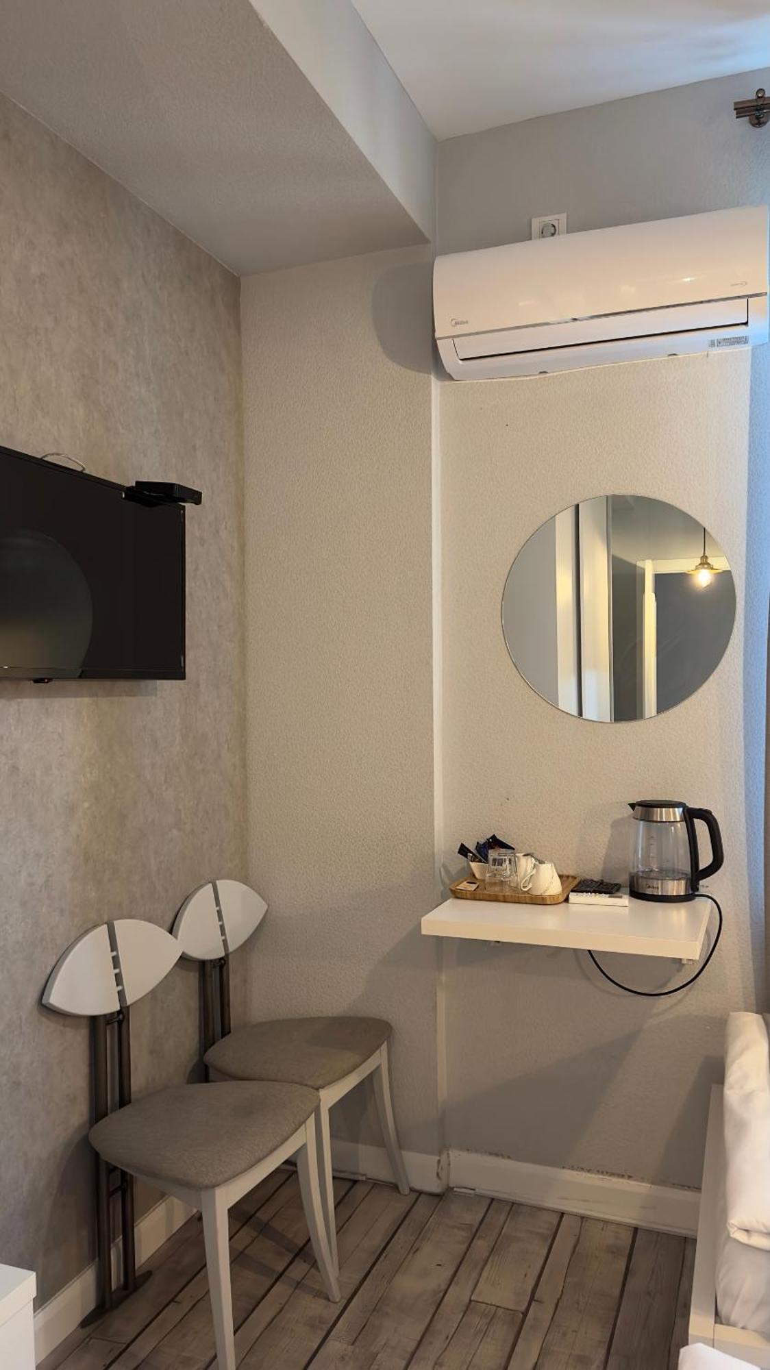 Hotel Ticiani 13 쿠타이시 외부 사진