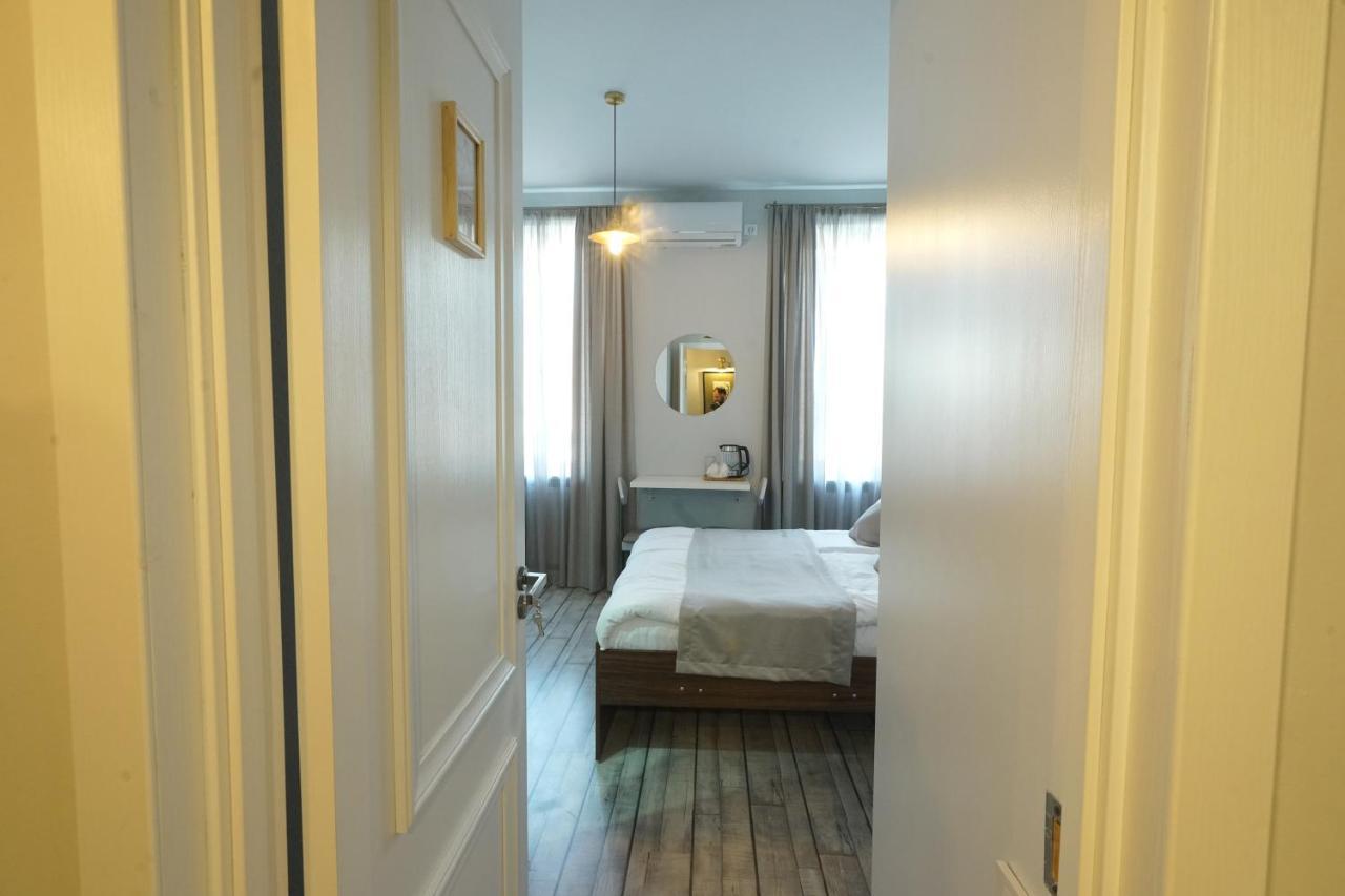 Hotel Ticiani 13 쿠타이시 외부 사진